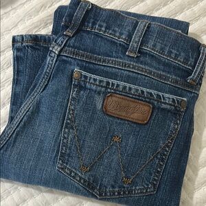 Wrangler Retro blue denim relaxed bootcut jeans size 30x32.